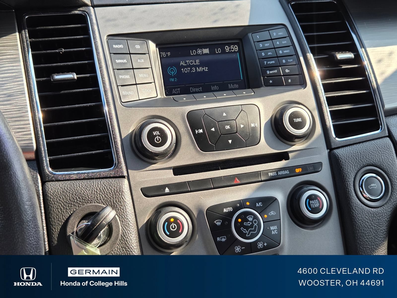 Used 2017 Ford Taurus SEL FWD image 11