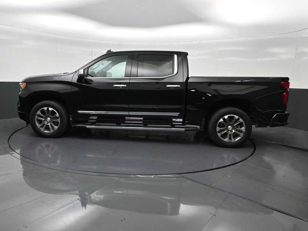 Used 2023 Chevrolet Silverado 1500 High Country w/ Technology Package RWD image 2