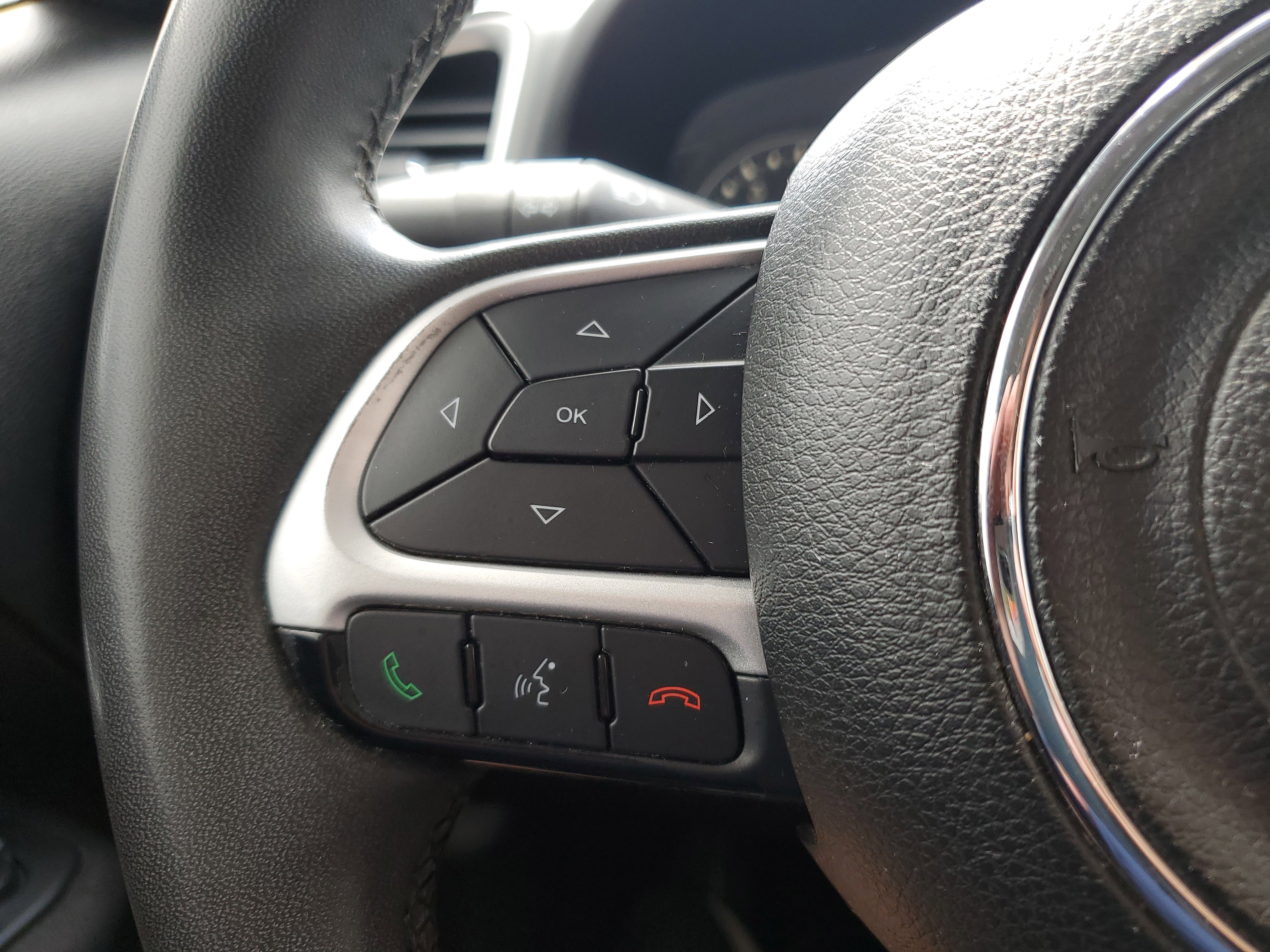Used 2018 Jeep Renegade Latitude FWD image 20