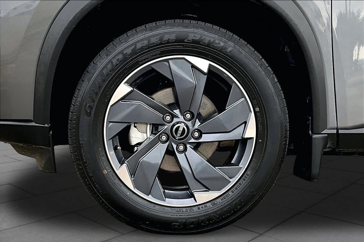 Certified 2026 Nissan Rogue SV FWD image 11