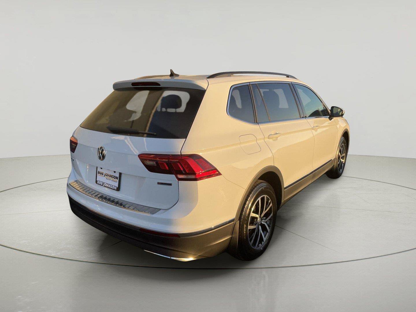 Used 2021 Volkswagen Tiguan SE w/ Panoramic Sunroof Package AWD/4WD image 7