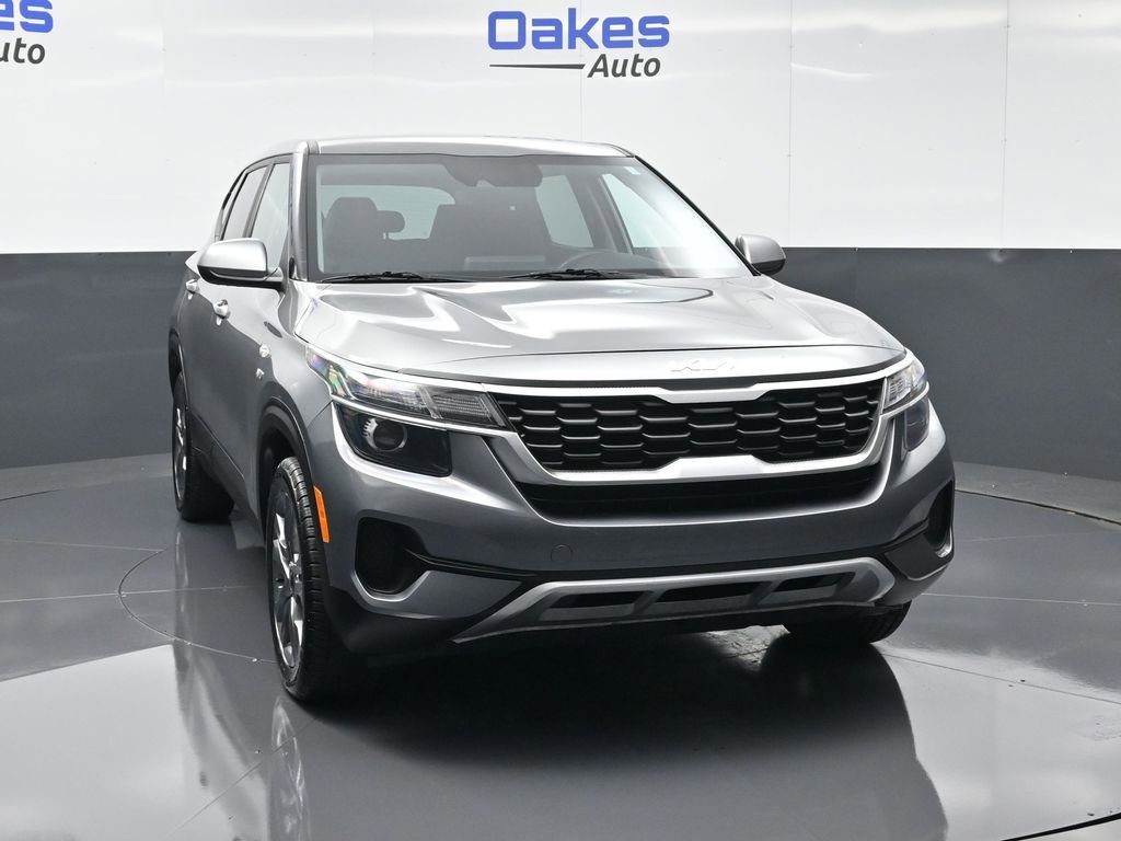 Used 2023 Kia Seltos LX image 3