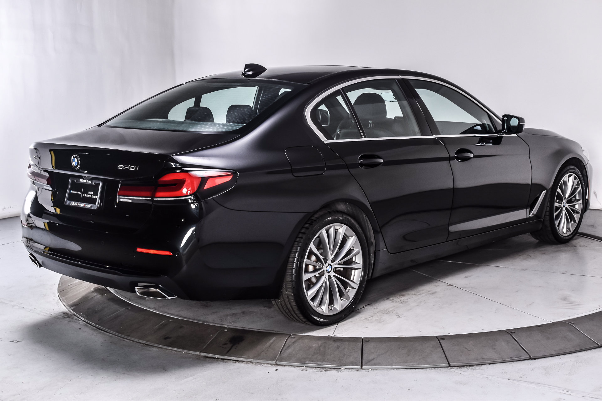Used 2023 BMW 530i xDrive w/ Premium Package AWD/4WD image 6