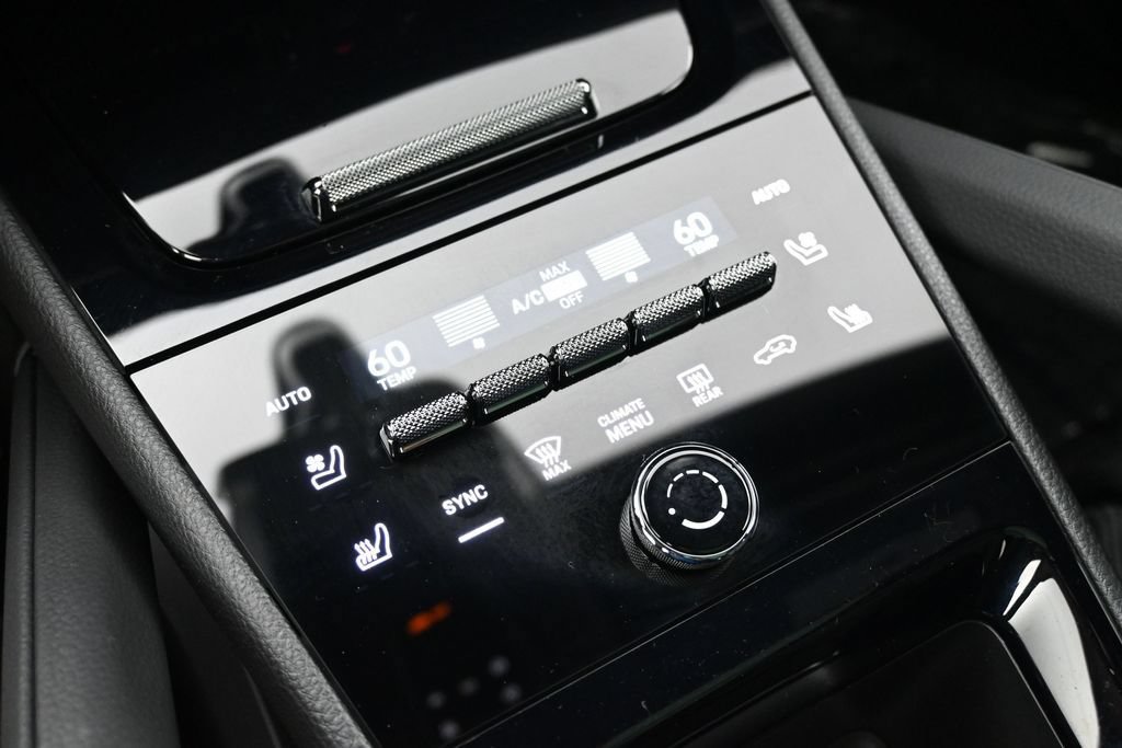 Certified 2024 Porsche Cayenne AWD/4WD image 22