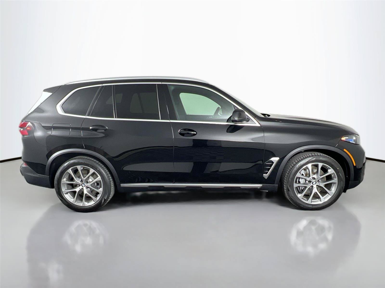 New 2026 BMW X5 xDrive50e w/ Premium Package AWD/4WD image 7