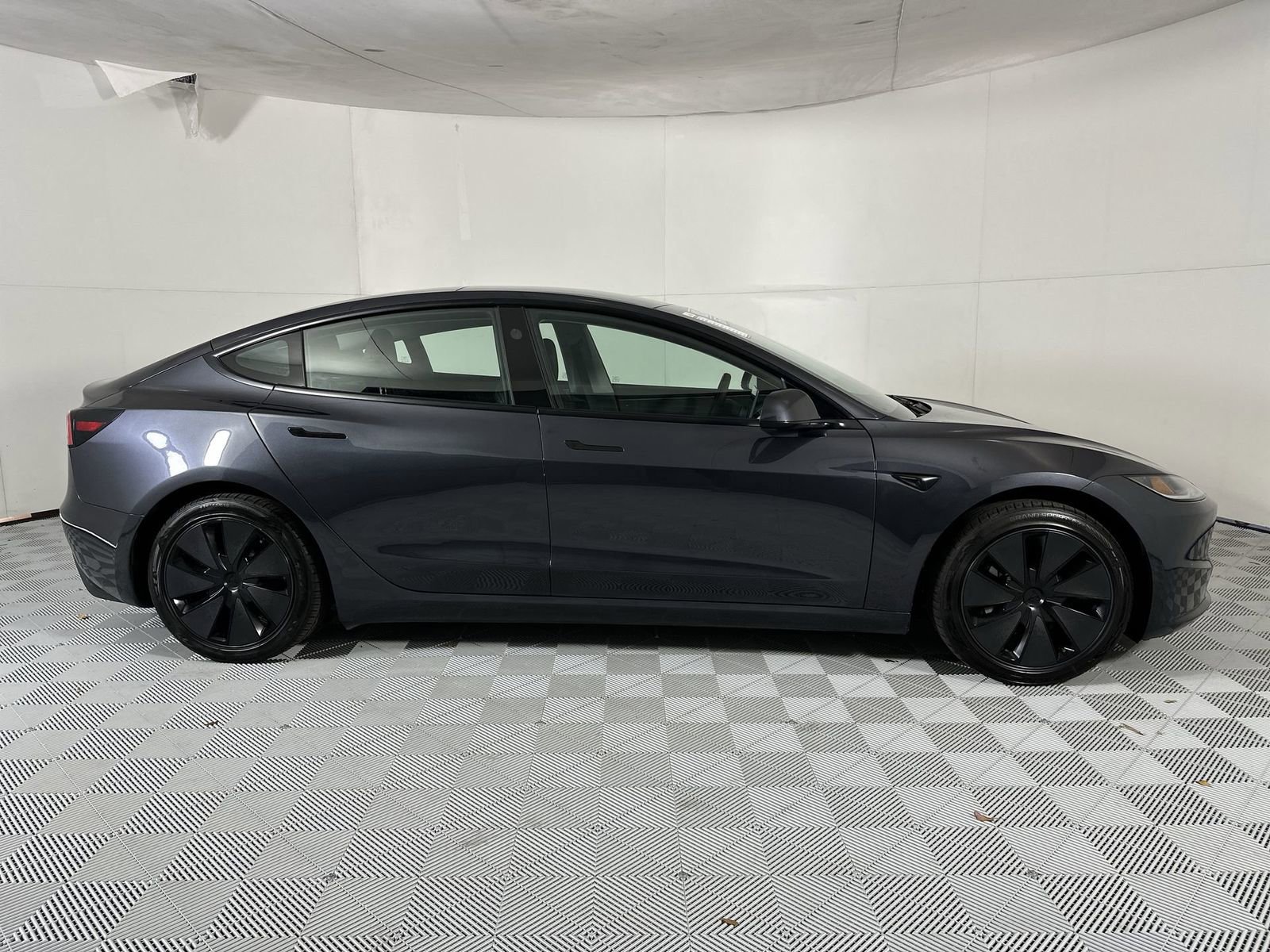 Used 2024 Tesla Model 3 Standard Range RWD image 9