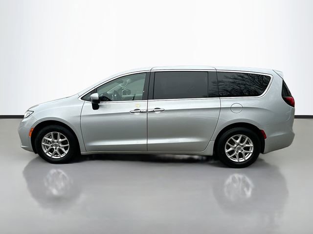 Used 2023 Chrysler Pacifica Touring-L image 9