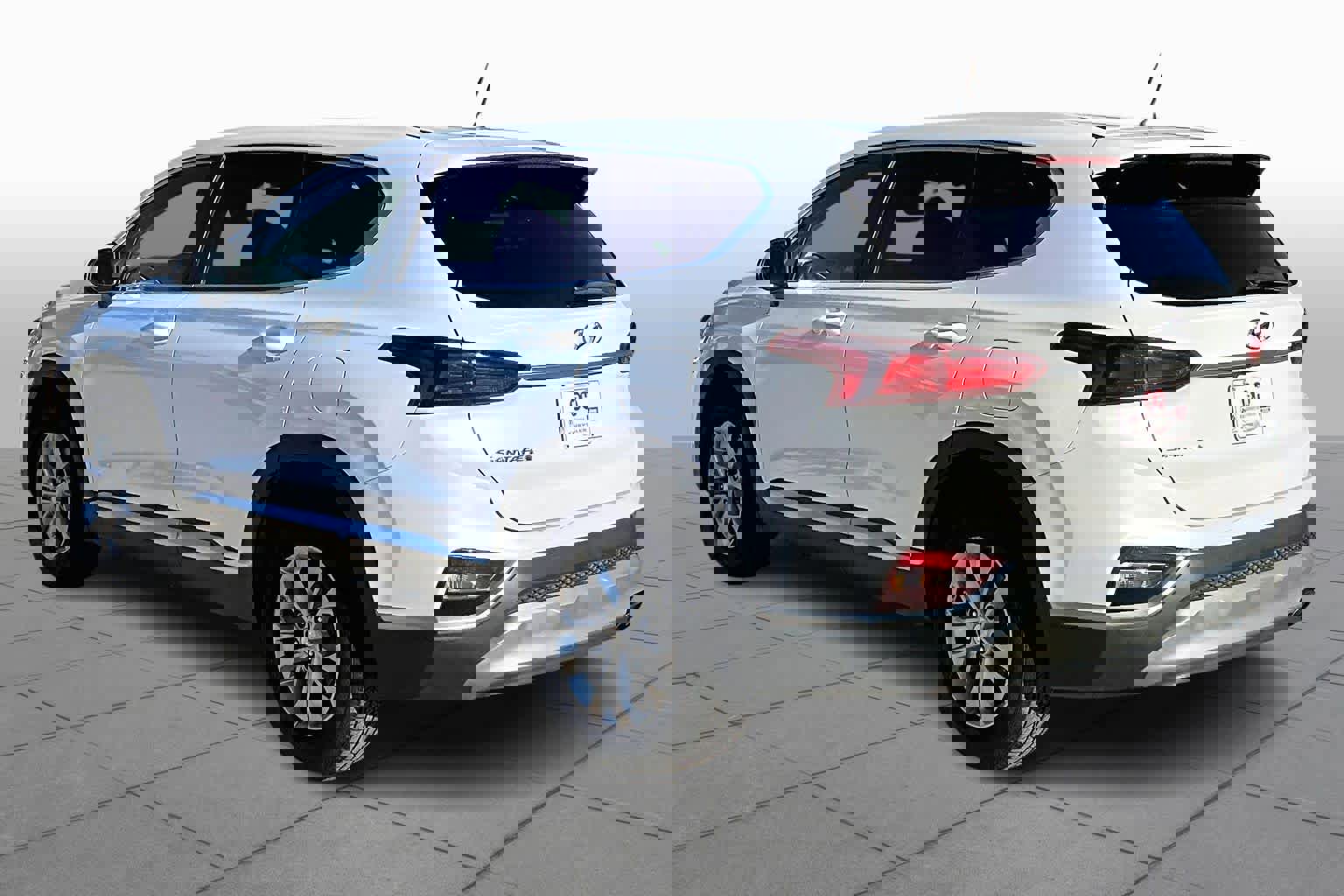 Used 2020 Hyundai Santa Fe SE image 5