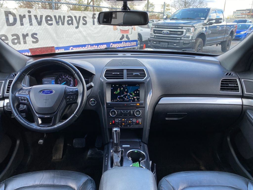 Used 2017 Ford Explorer XLT w/ Equipment Group 202A AWD/4WD image 20