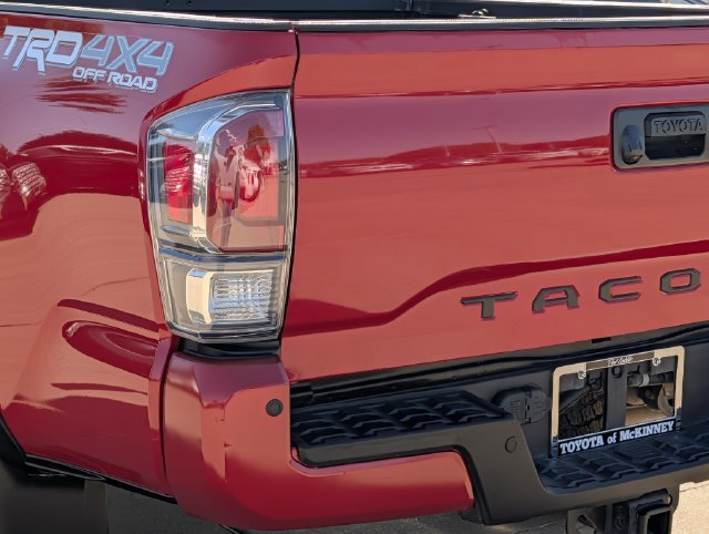 Used 2022 Toyota Tacoma TRD Off-Road w/ Technology Package AWD/4WD image 8