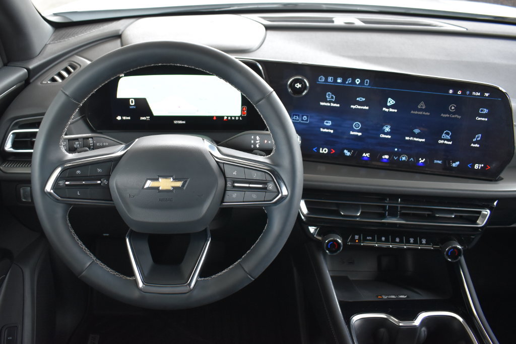 Used 2025 Chevrolet Traverse LT AWD/4WD image 3