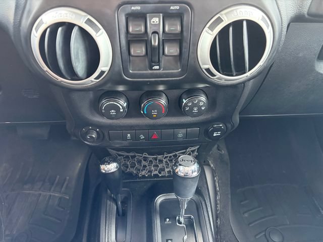 Used 2014 Jeep Wrangler Unlimited Sahara w/ Dual Top Group AWD/4WD image 24