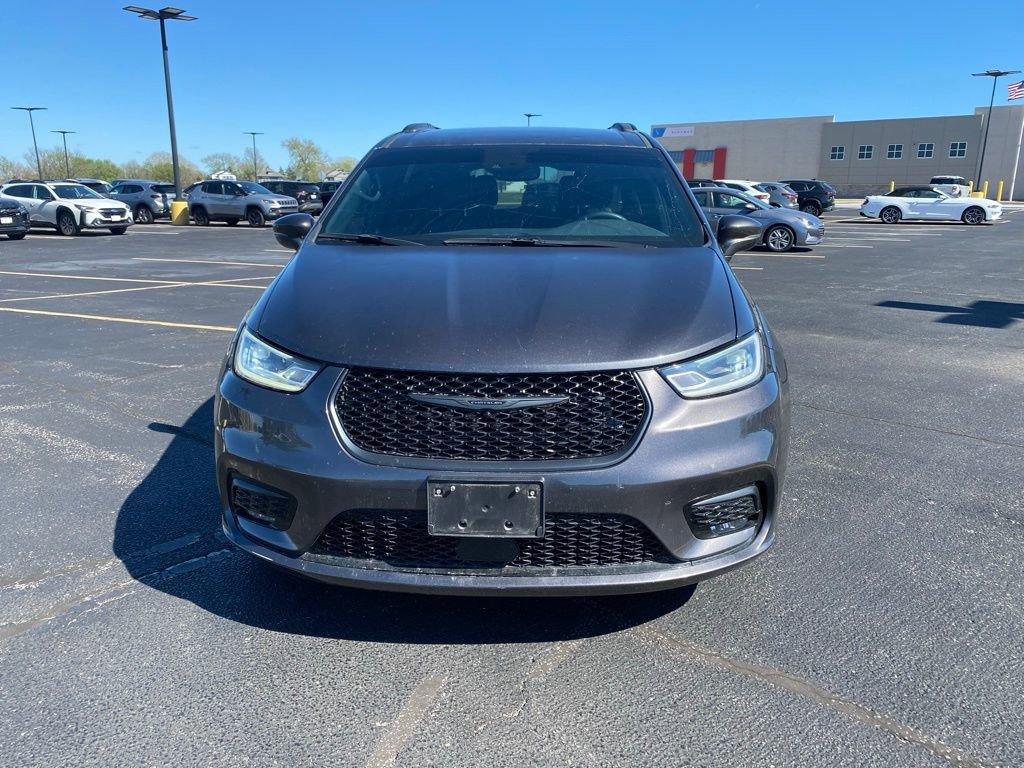 Used 2022 Chrysler Pacifica Touring-L w/ S Appearance Package image 4