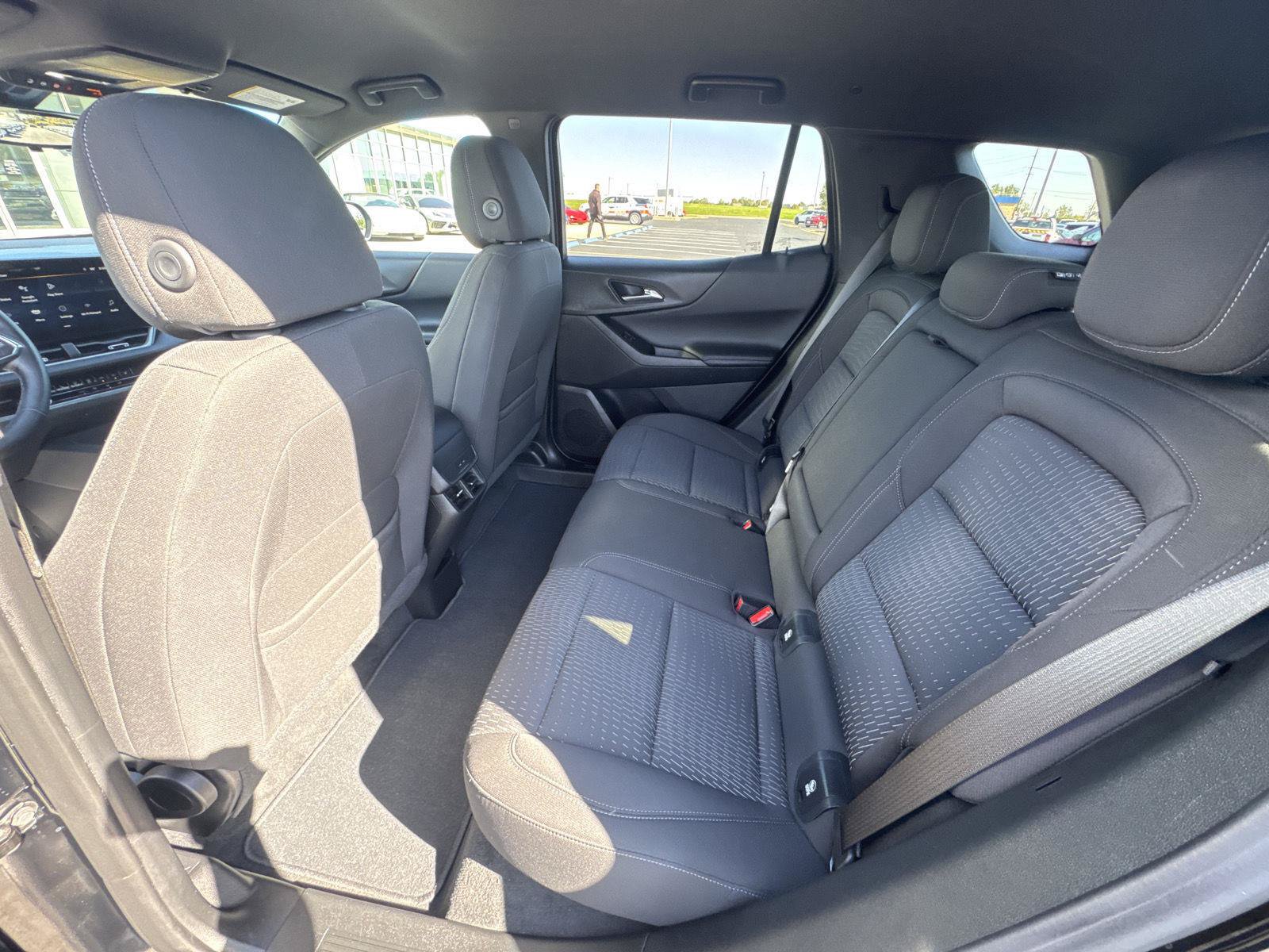 Used 2025 Chevrolet Equinox LT w/ Safety and Technology Package FWD image 9