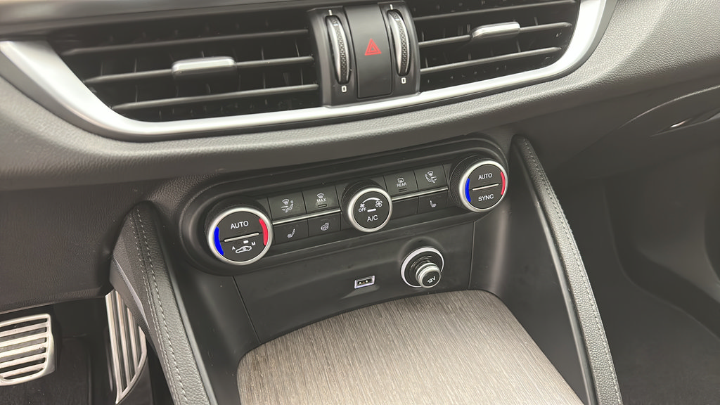 Used 2023 Alfa Romeo Stelvio Ti AWD/4WD image 18