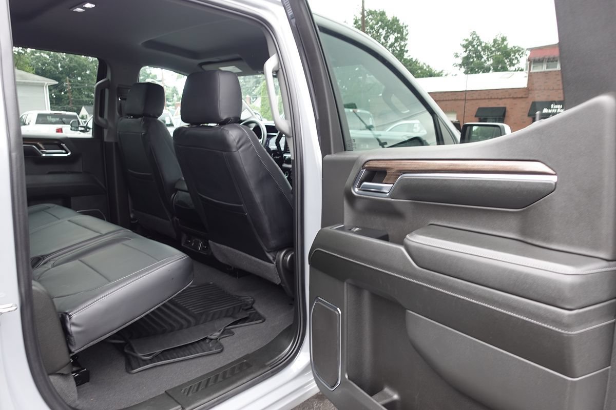 Used 2024 Chevrolet Silverado 1500 LT AWD/4WD image 23