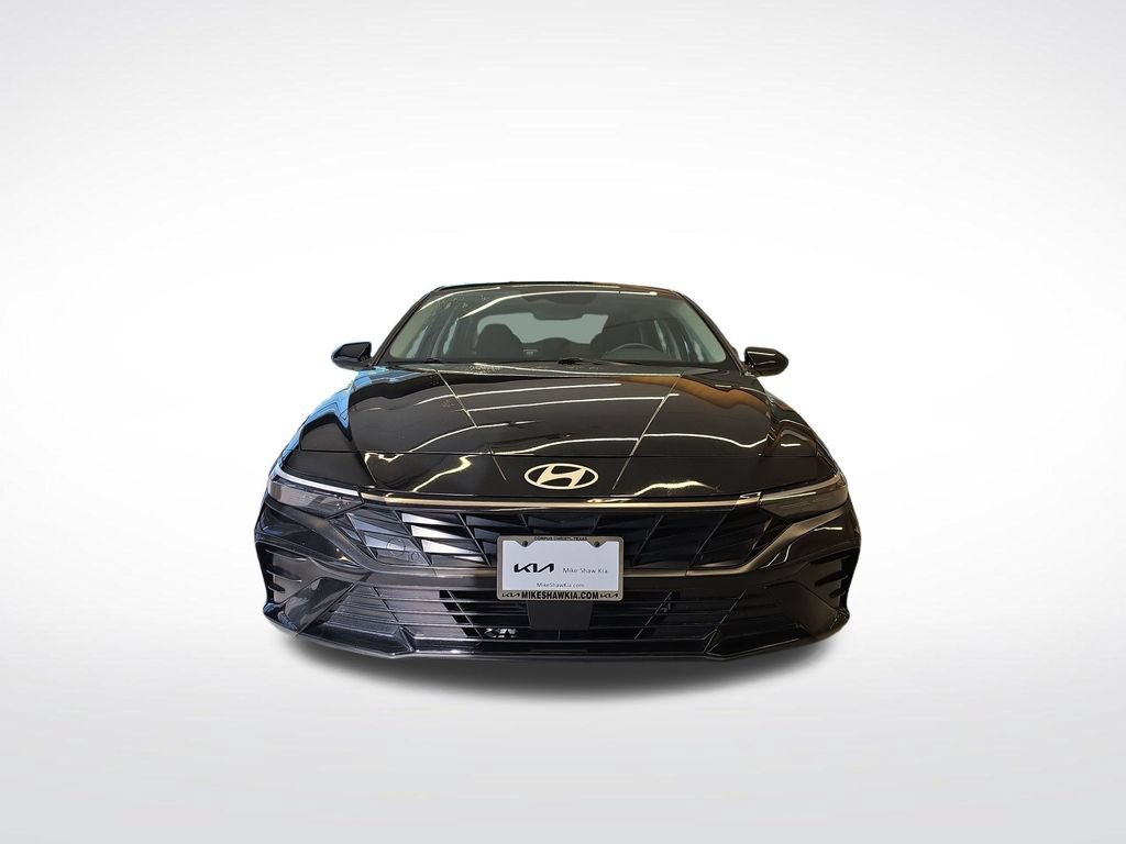 Used 2025 Hyundai Elantra SEL FWD image 11