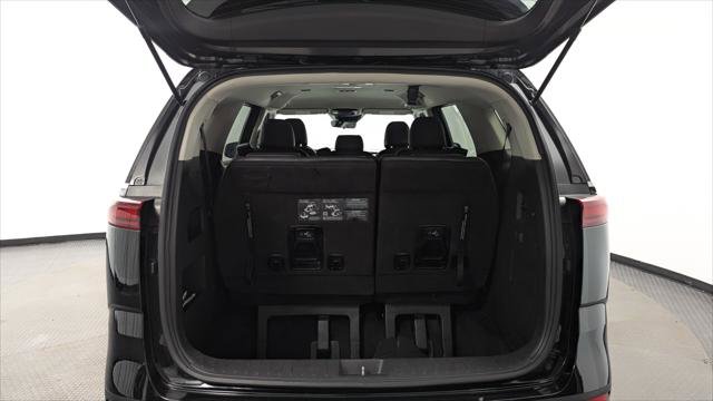 Used 2024 Kia Carnival LX image 17