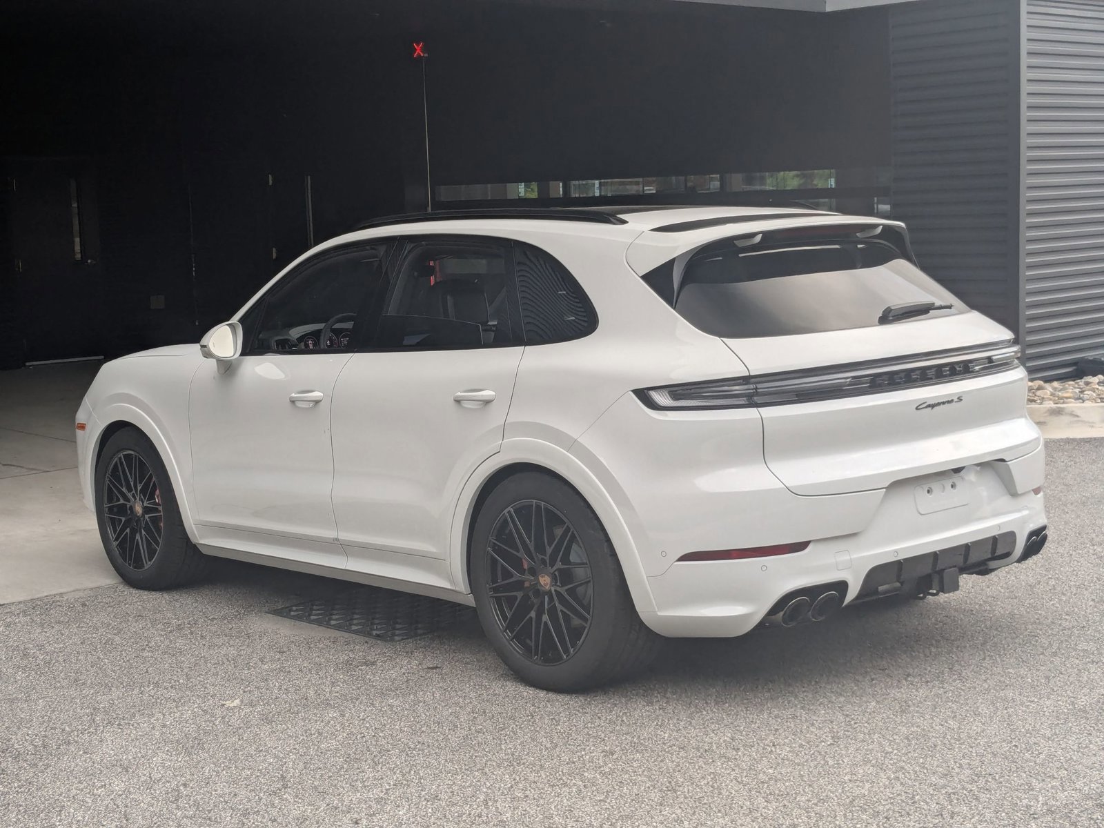 Used 2025 Porsche Cayenne S video 3