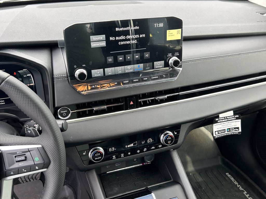 Used 2025 Mitsubishi Outlander 4WD Plug-In Hybrid image 13