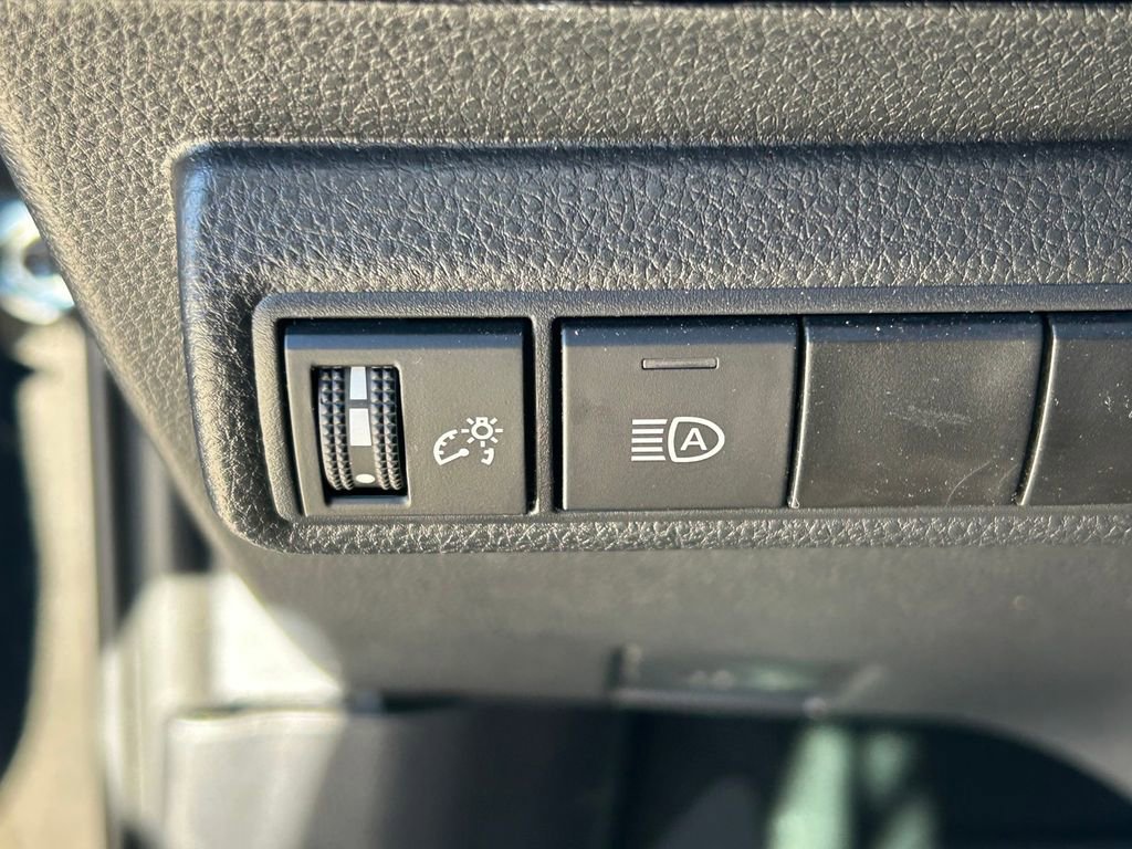 Used 2025 Toyota Corolla SE image 24