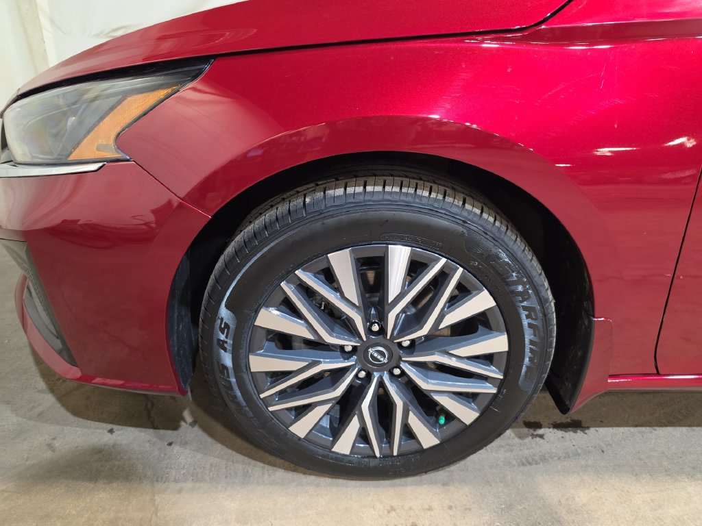 Used 2024 Nissan Altima 2.5 SV AWD/4WD image 18