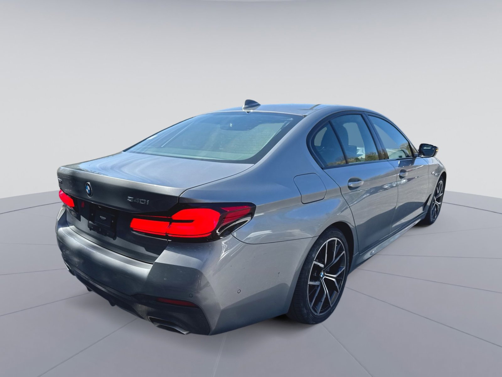 Certified 2023 BMW 540i xDrive w/ M Sport Package image 29