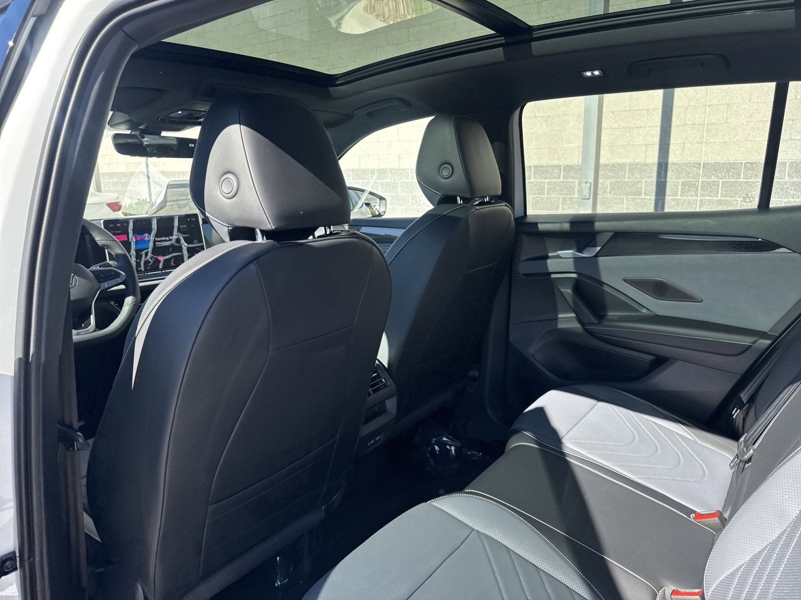 New 2026 Volkswagen Tiguan SE R-Line image 18