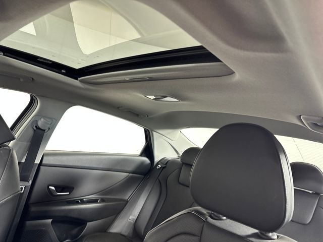 Used 2024 Hyundai Elantra Limited image 12