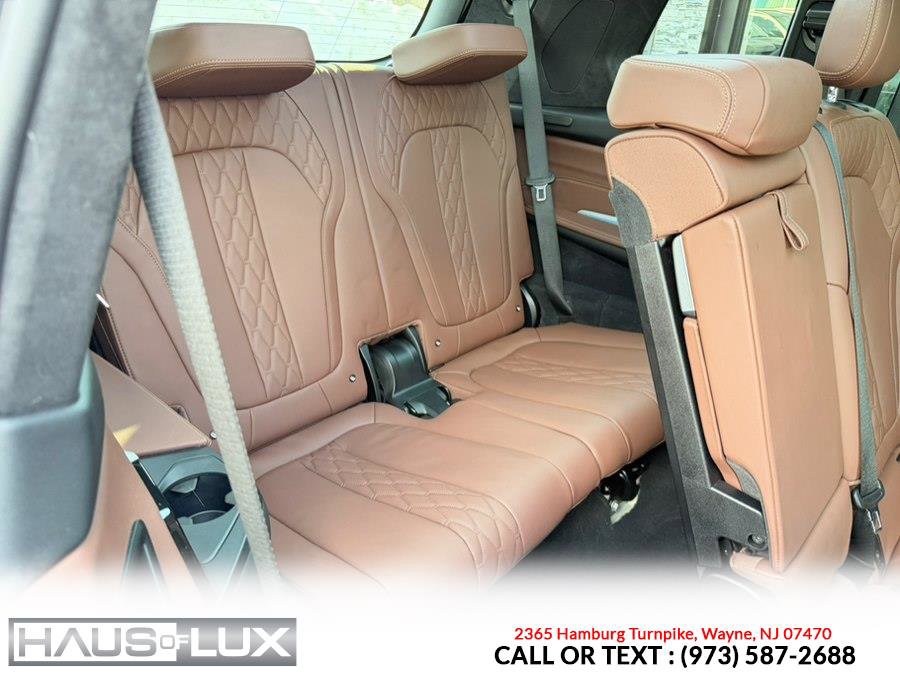 Used 2023 BMW X7 M60i image 29