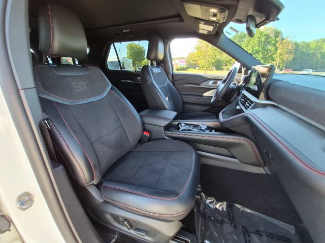 Used 2025 Ford Explorer ST AWD/4WD image 34