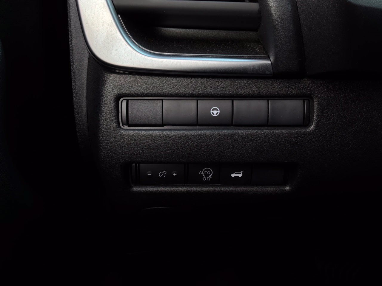 Used 2025 Nissan Rogue SV FWD image 24