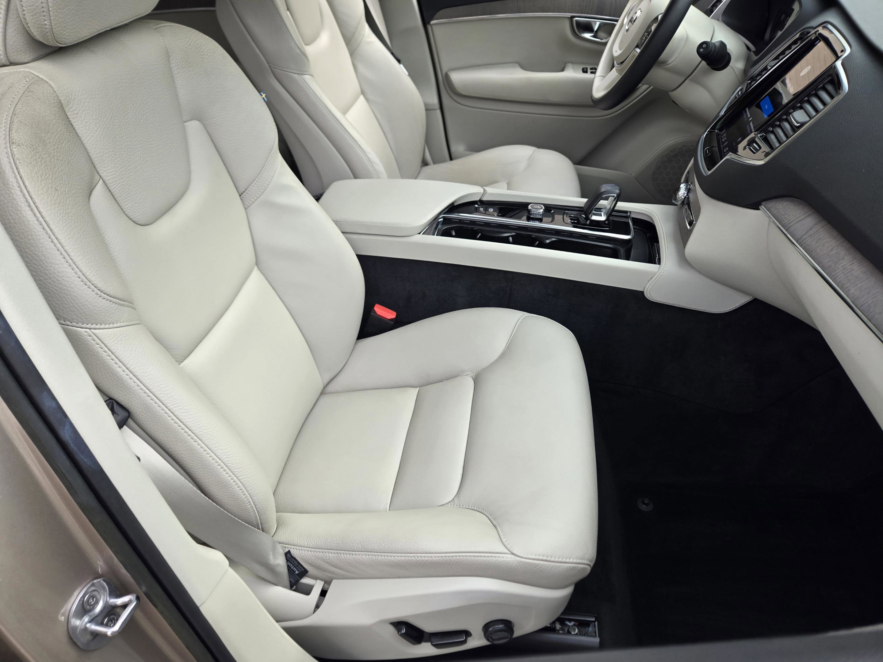 Used 2023 Volvo XC90 T8 Plus w/ Protection Package Premier AWD/4WD image 12