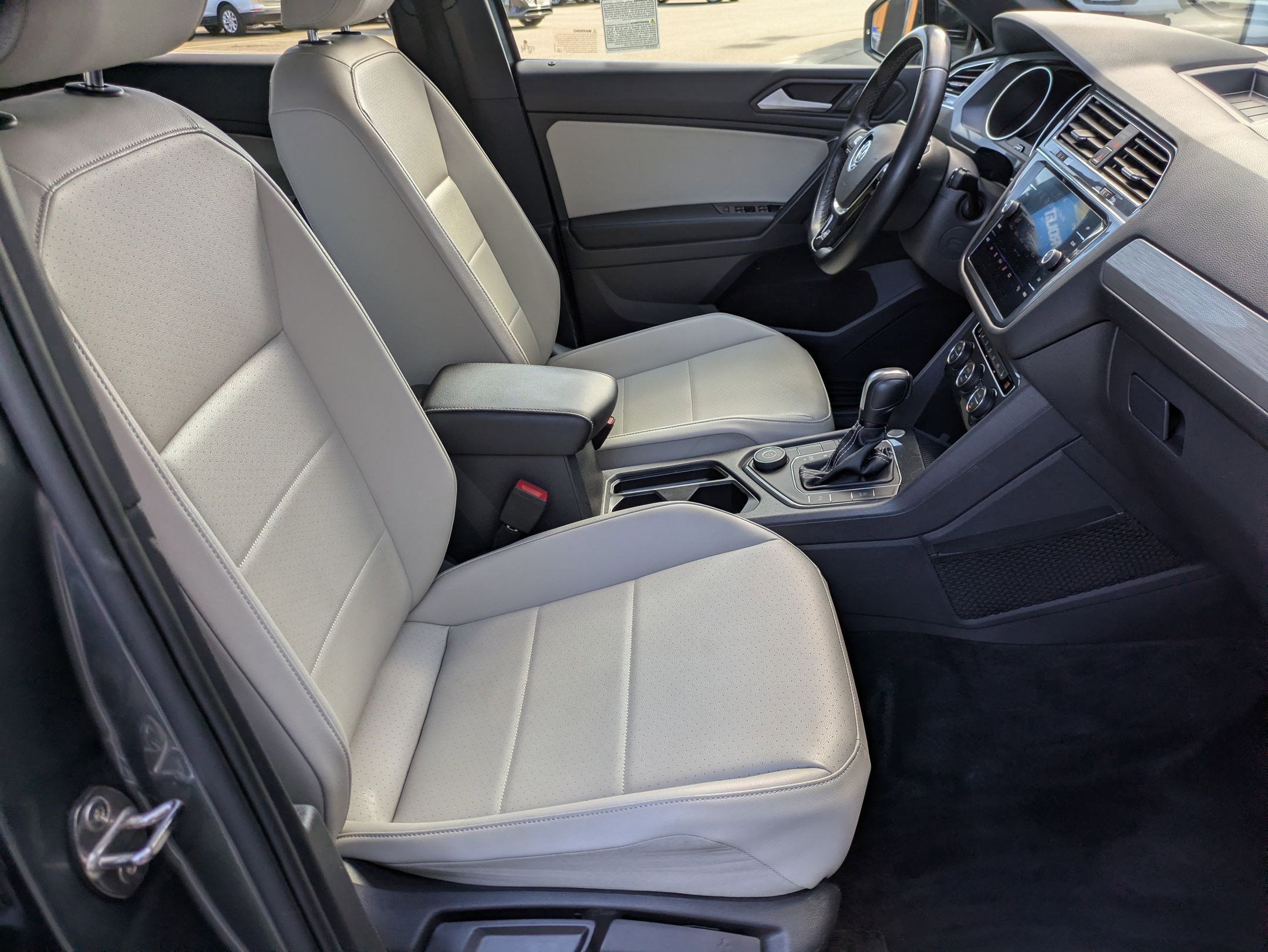 Used 2021 Volkswagen Tiguan SE image 27