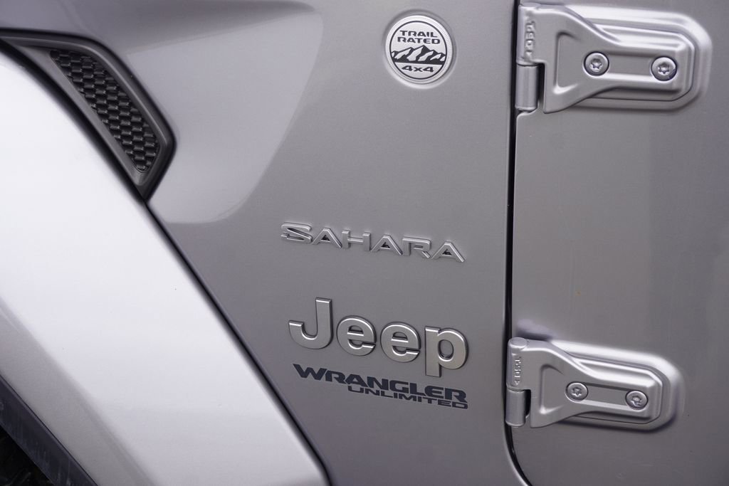 Used 2018 Jeep Wrangler Unlimited Sahara image 9