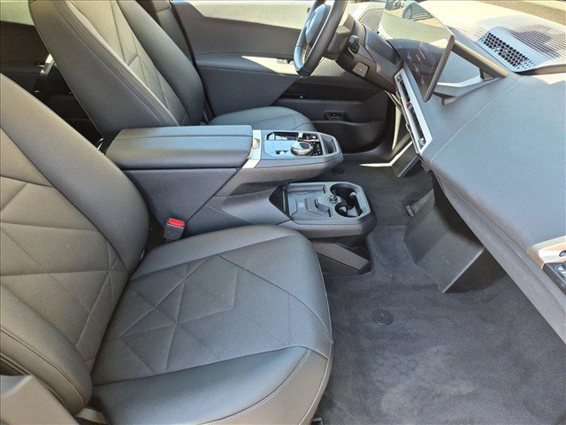 Used 2024 BMW iX xDrive50 w/ Sport Package AWD/4WD image 23