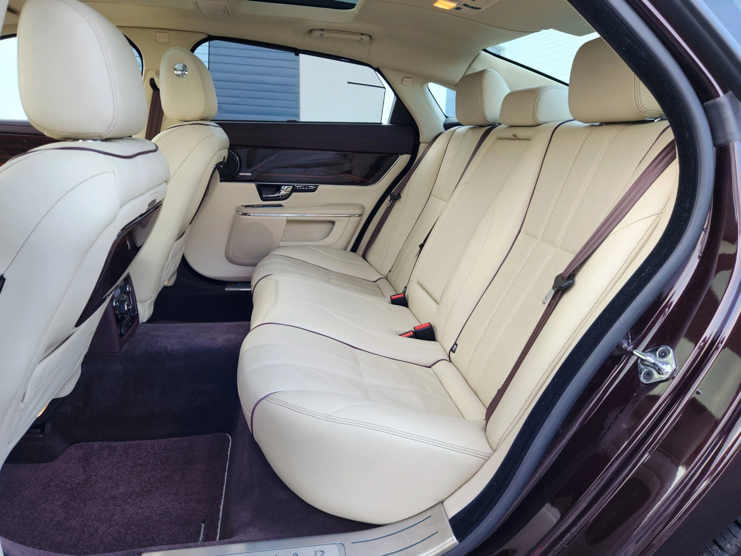 Used 2011 Jaguar XJ L Supersport RWD image 21