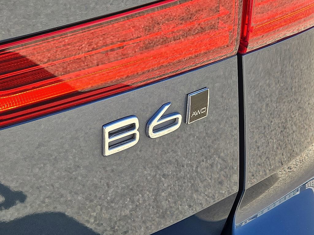 Used 2023 Volvo XC60 B6 Ultimate w/ Climate Package image 15