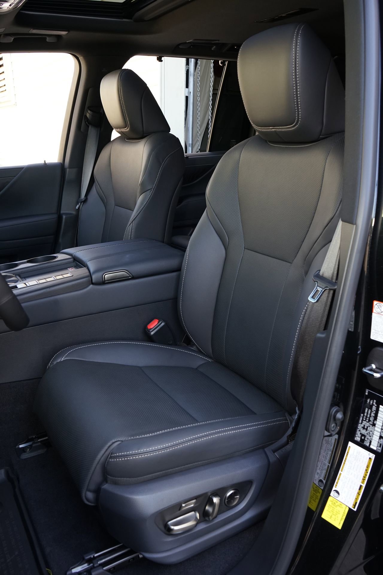 Used 2025 Lexus LX 600 4WD w/ Accessory Package (2T) image 10