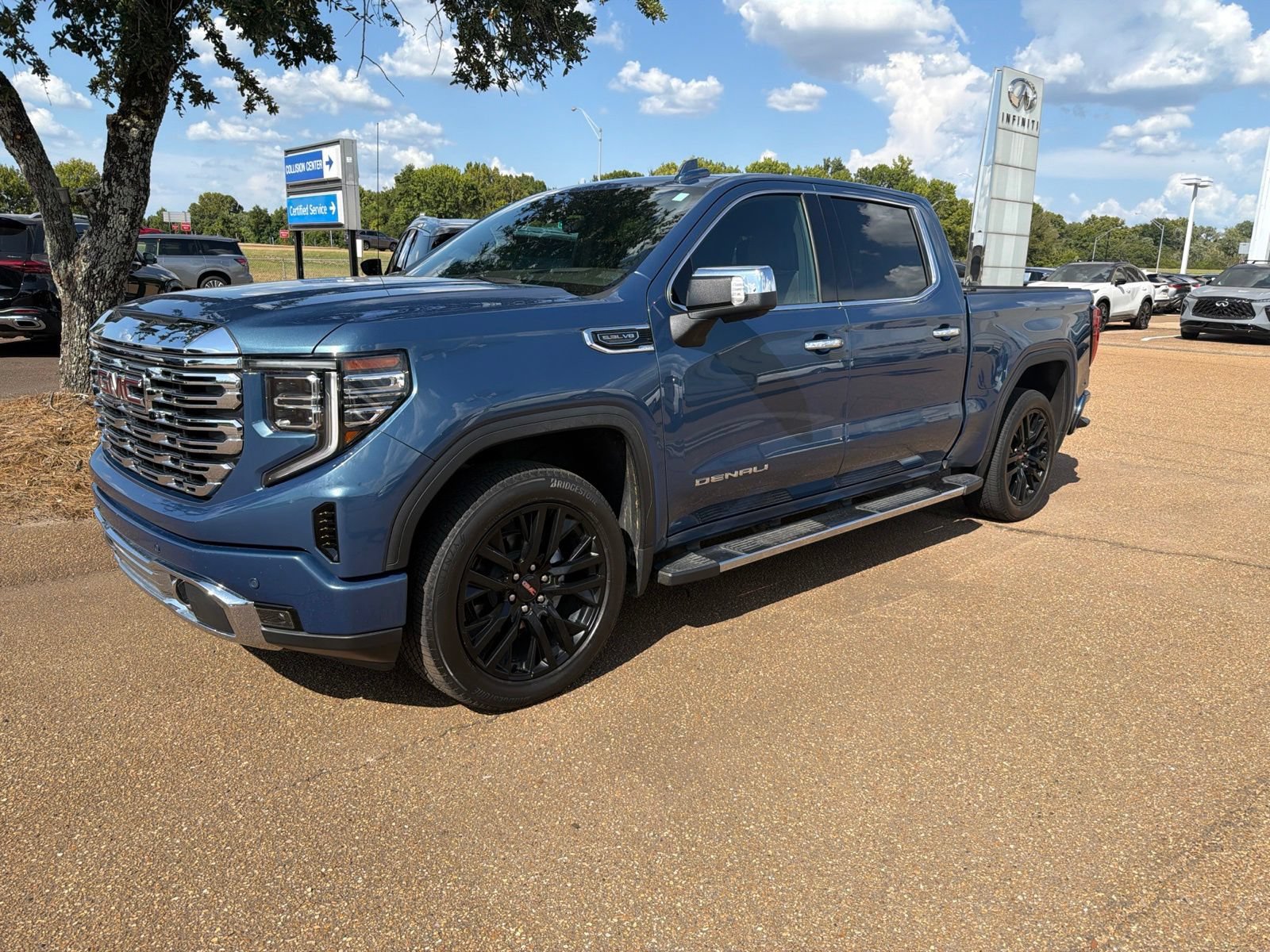 Used 2024 GMC Sierra 1500 Denali w/ Technology Package AWD/4WD image 7