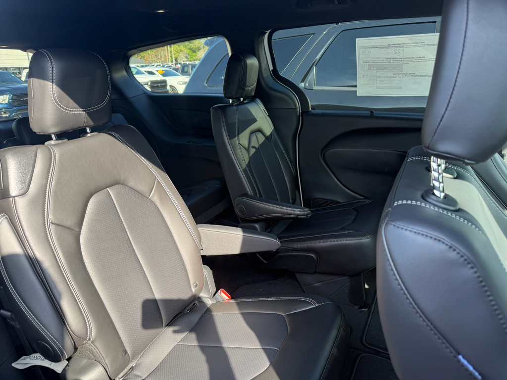 New 2026 Chrysler Pacifica Select image 25
