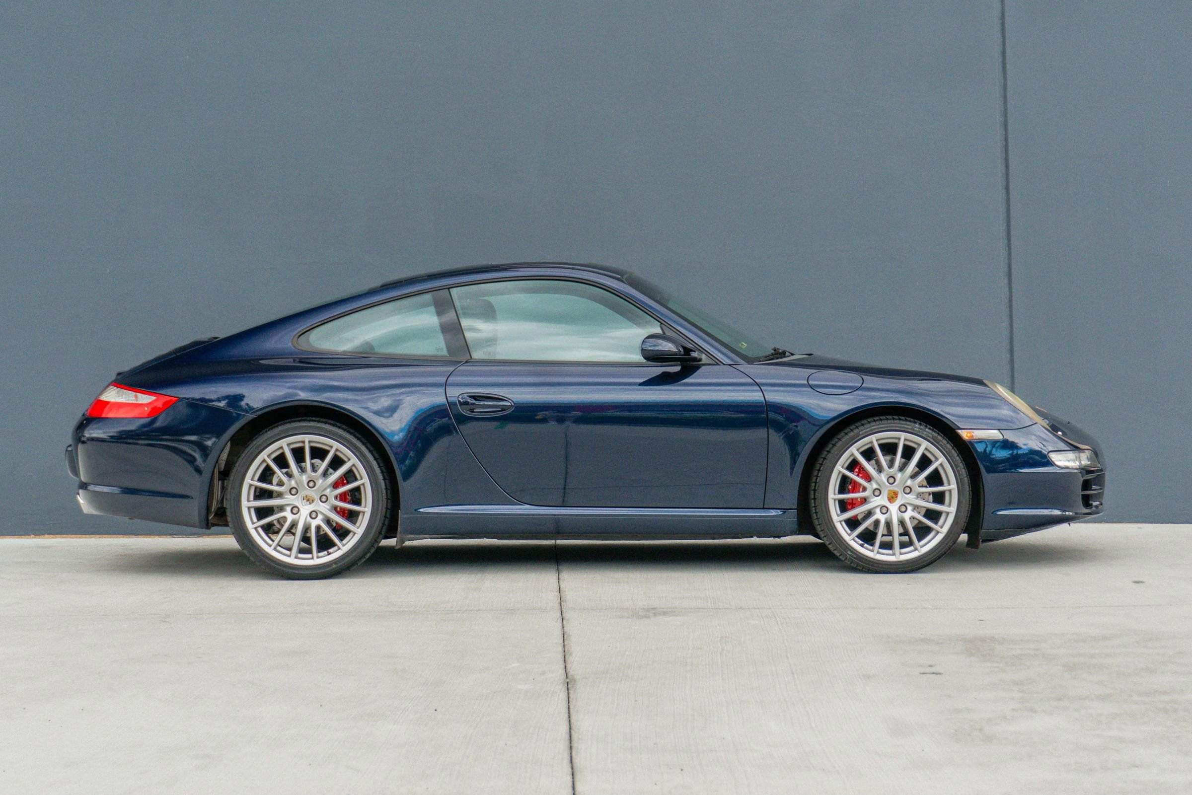 Used 2005 Porsche 911 Carrera RWD image 6