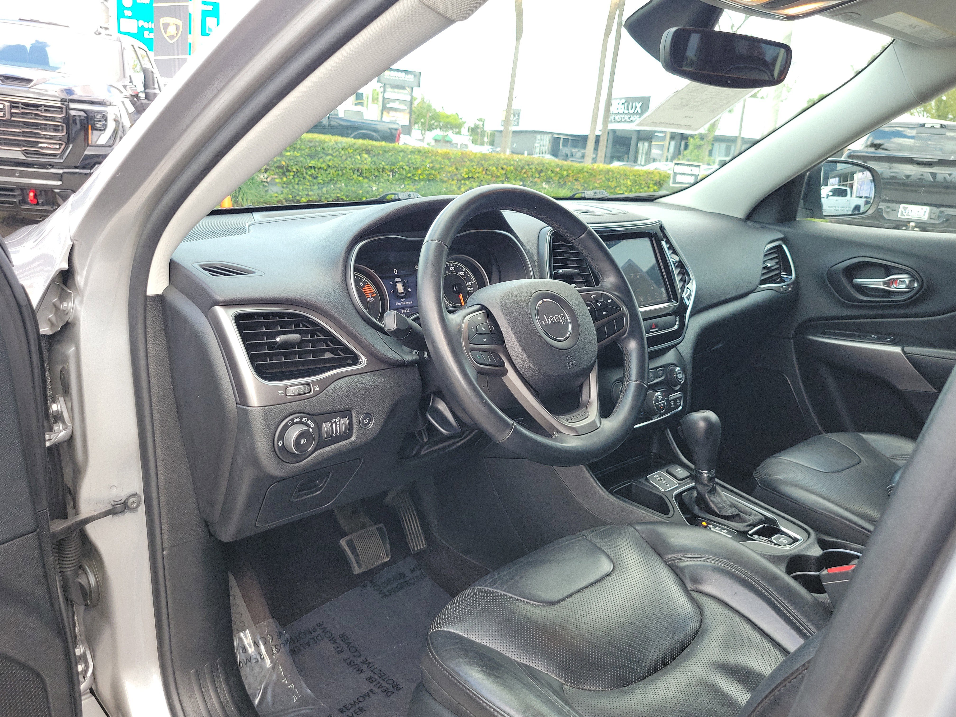 Used 2019 Jeep Cherokee Limited FWD image 9