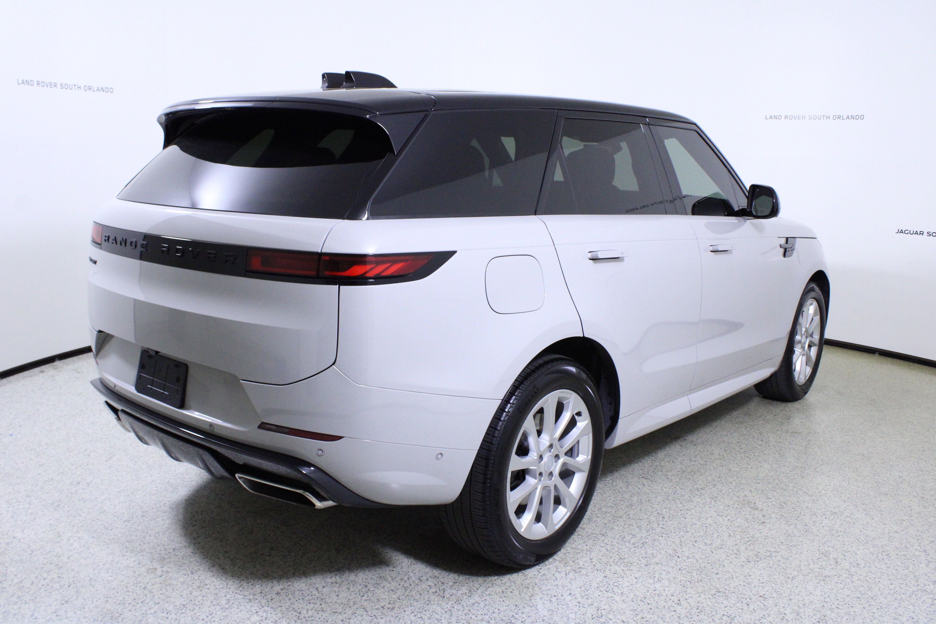 Used 2025 Land Rover Range Rover Sport Dynamic SE image 7