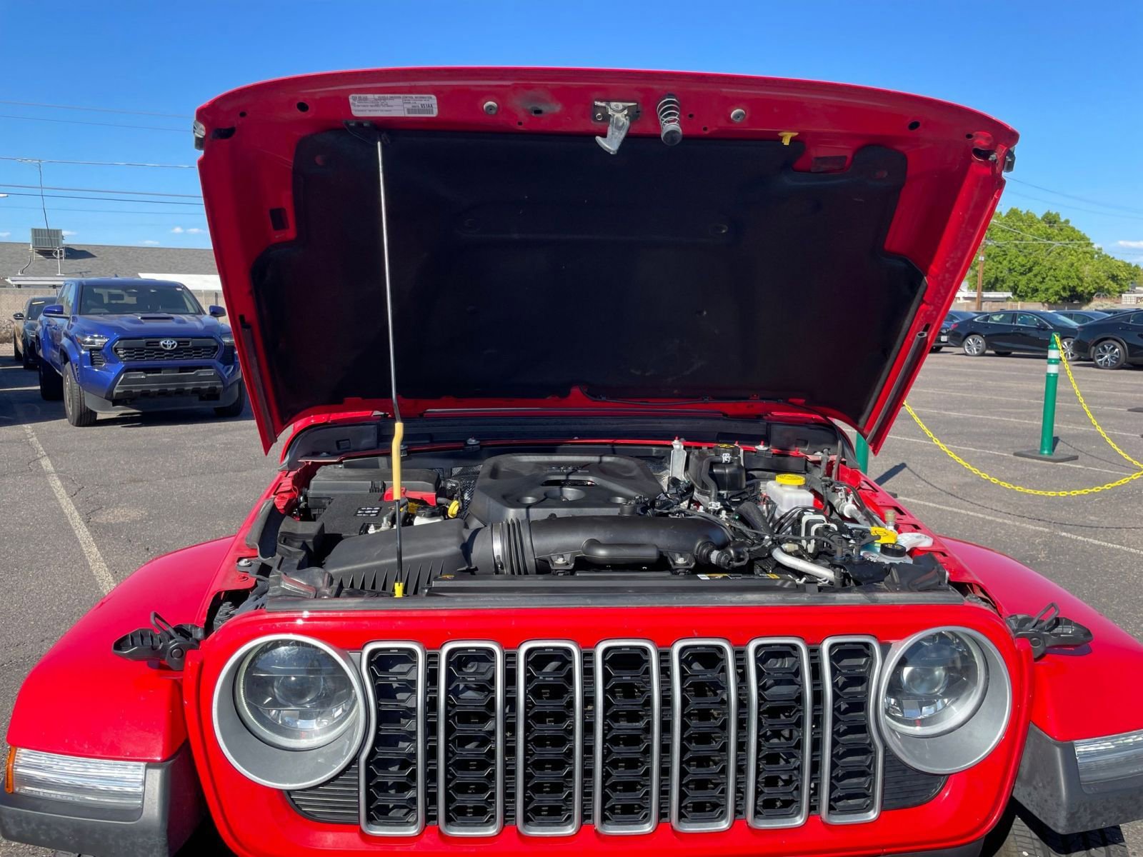 Used 2025 Jeep Wrangler Sahara image 31