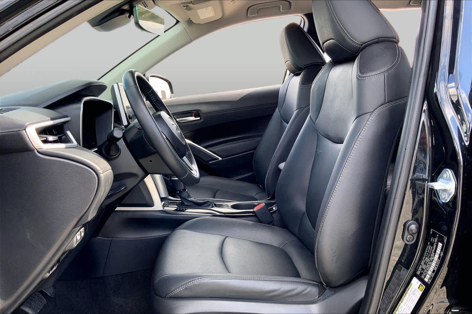 Used 2025 Toyota Corolla Cross XLE FWD image 8