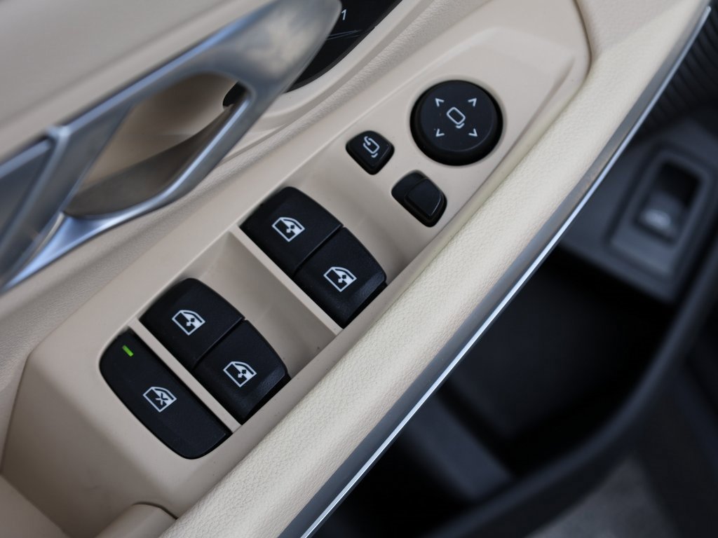 Used 2021 BMW 330i Sedan w/ Convenience Package image 11