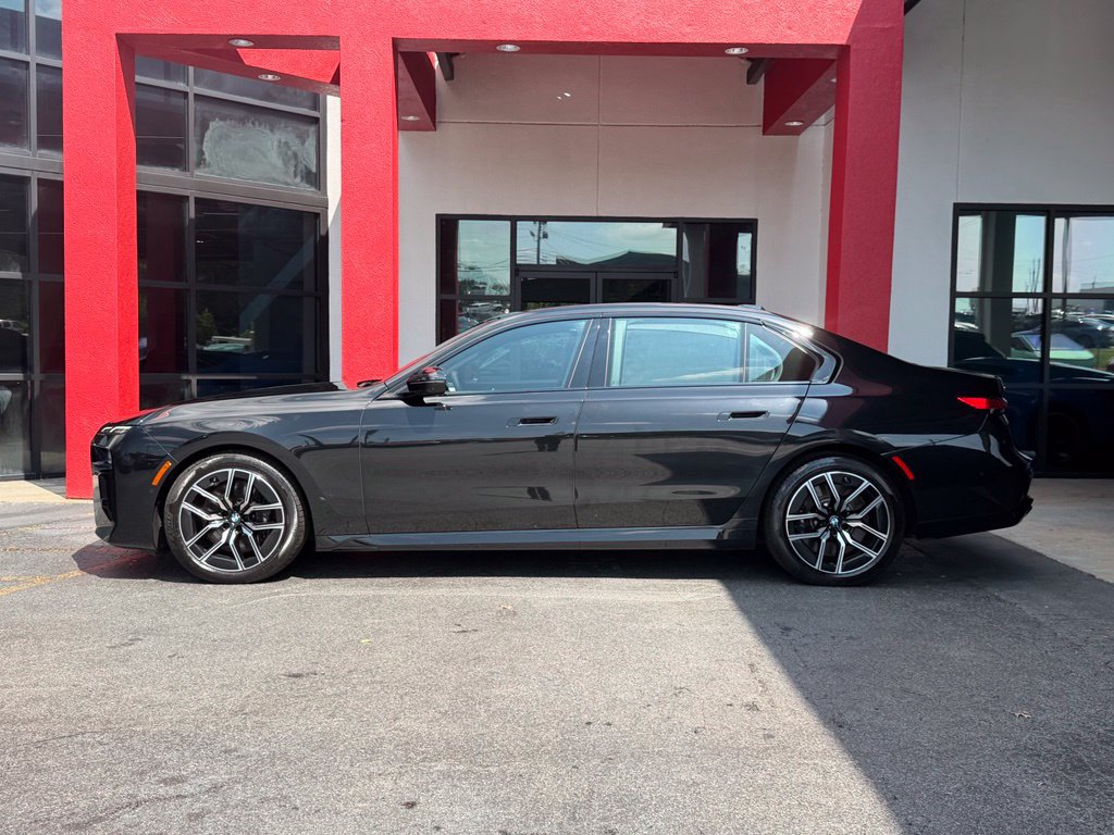 Used 2023 BMW 760i xDrive w/ Luxury Rear Seating Package AWD/4WD image 9