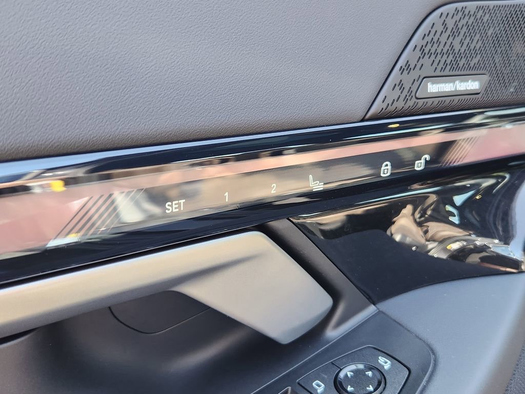 Used 2025 BMW i5 eDrive40i w/ Premium Package RWD image 47