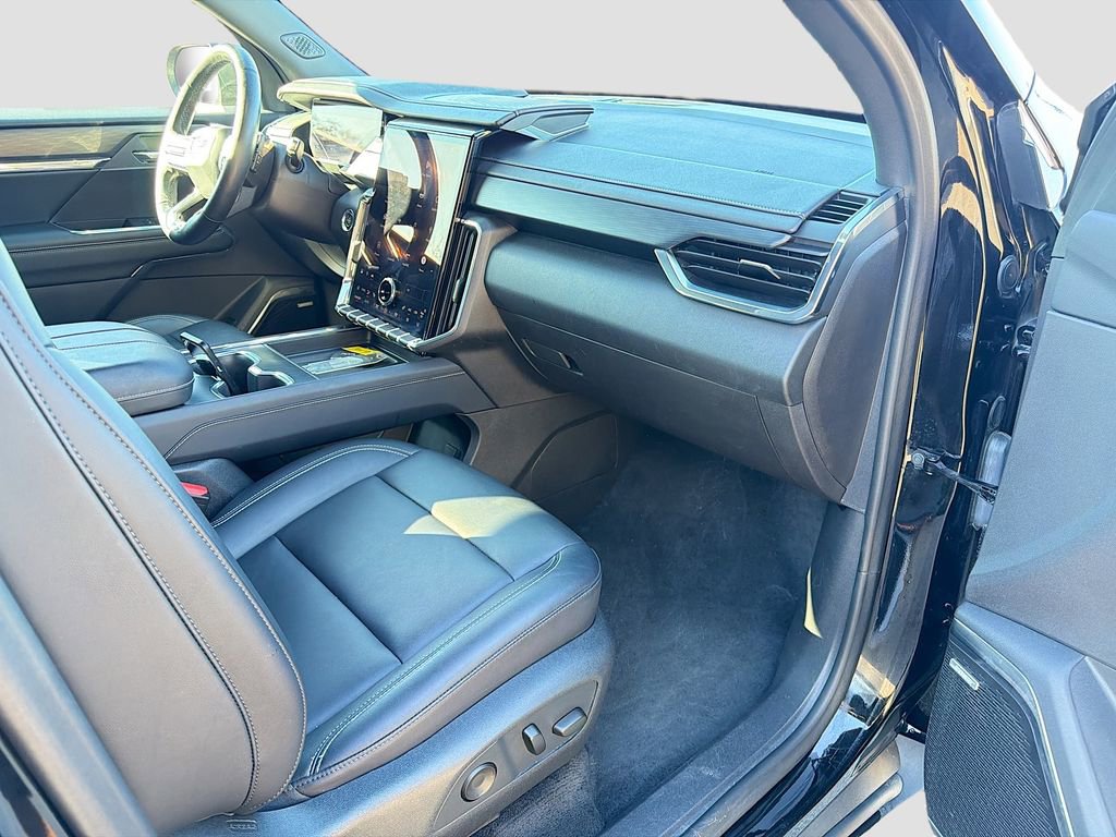 Used 2024 GMC Acadia Elevation image 14